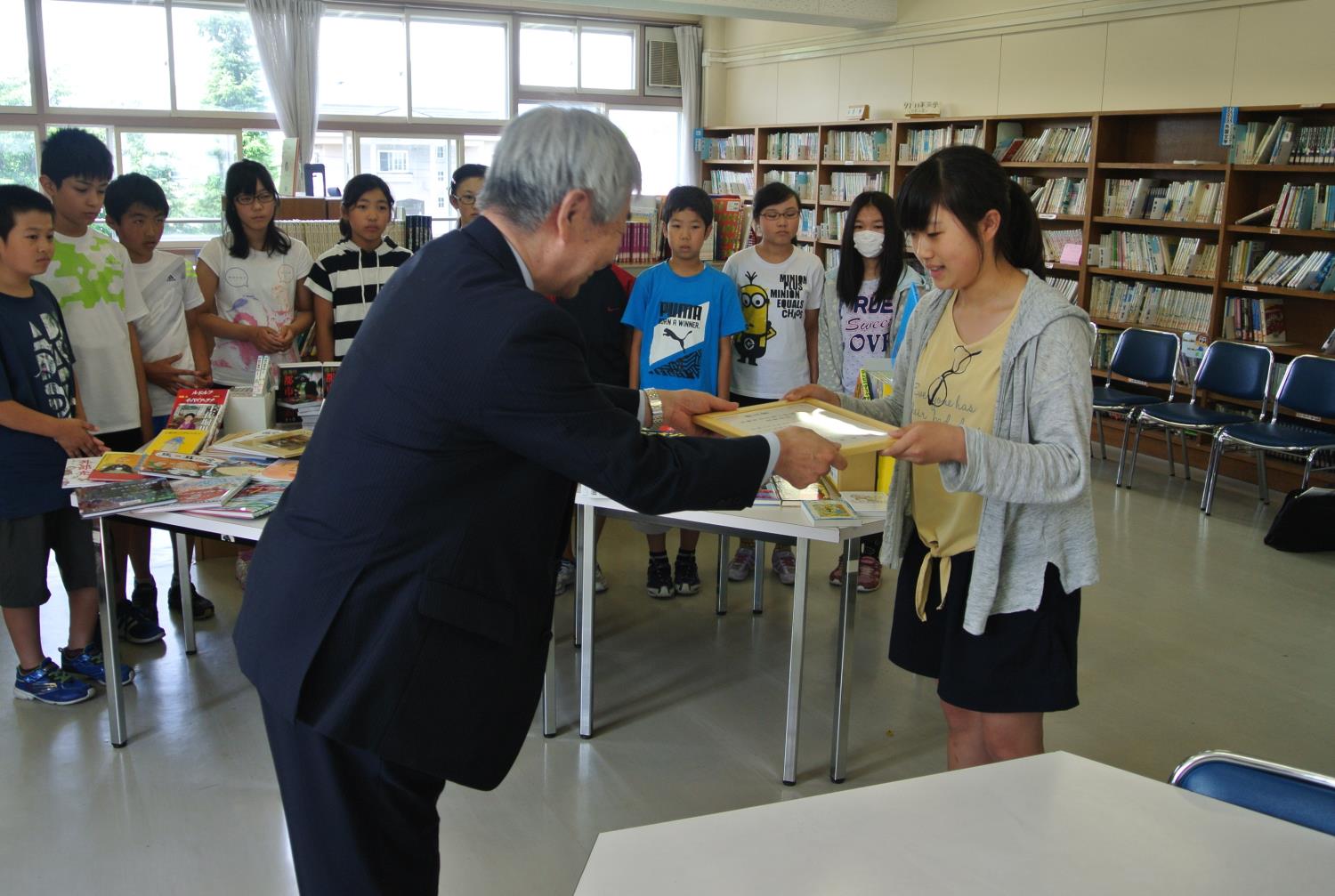 月寒小図書授与