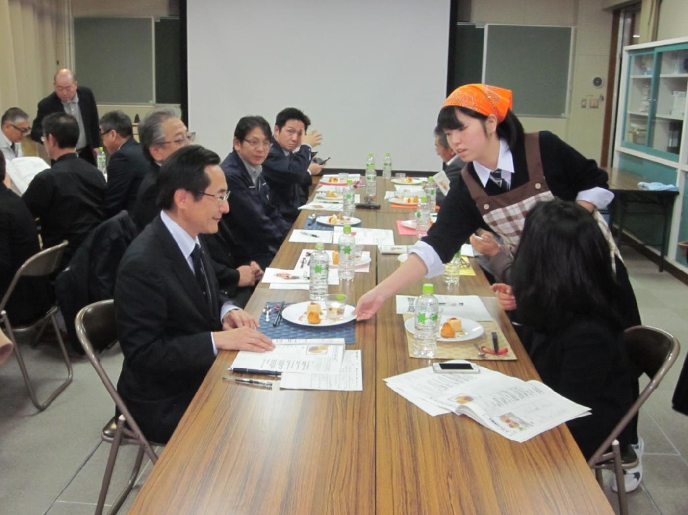 平取高トマトクラブ試食会