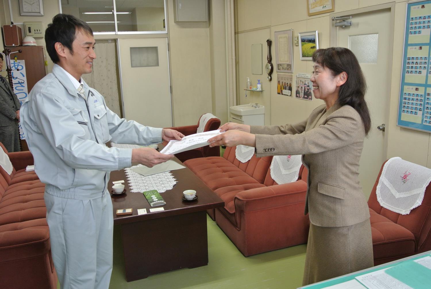 北の沢小田中組に感謝状贈呈