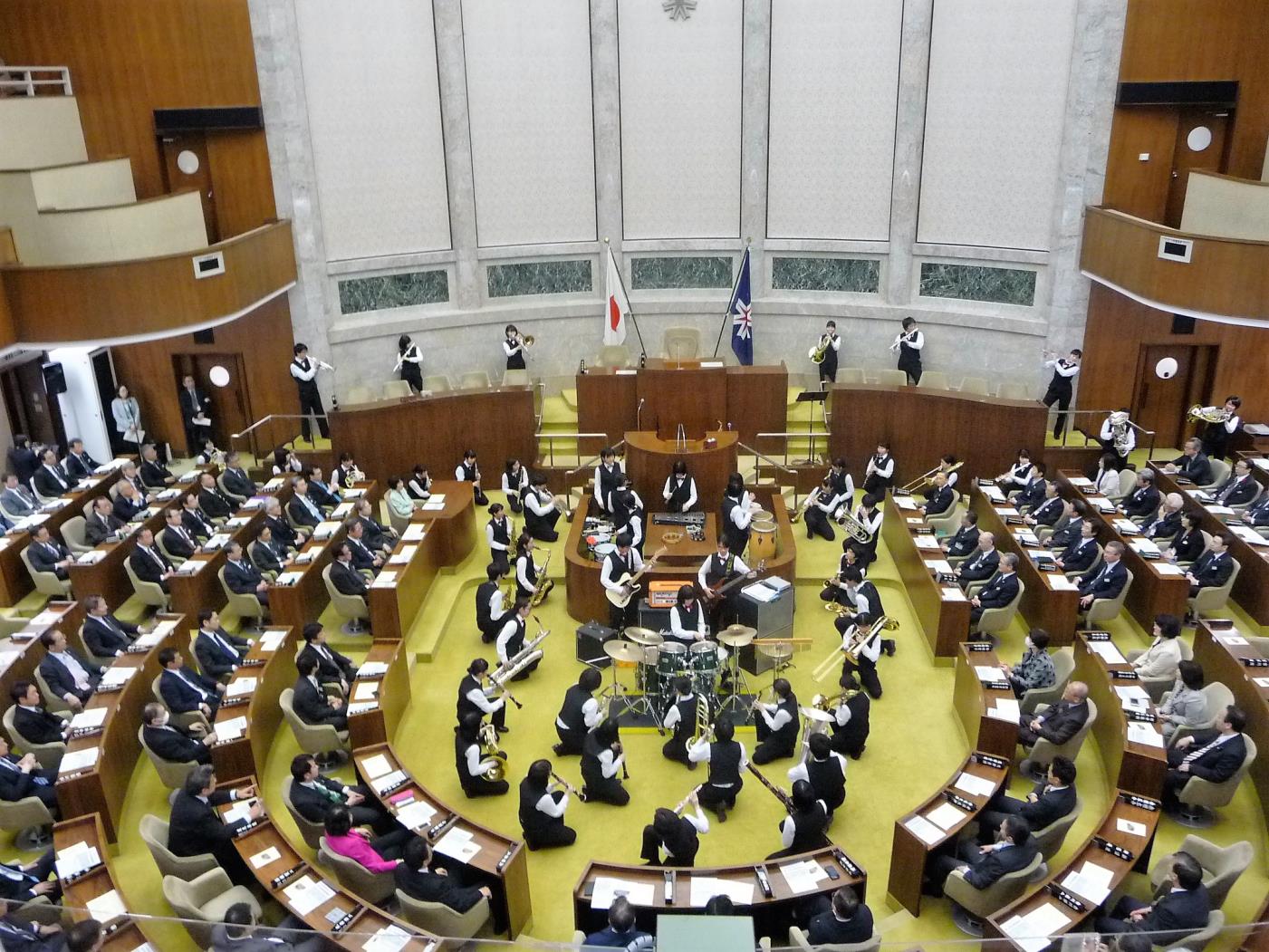 道議会議場コンサート