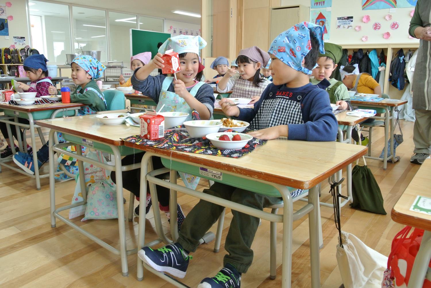 市小学校給食開始