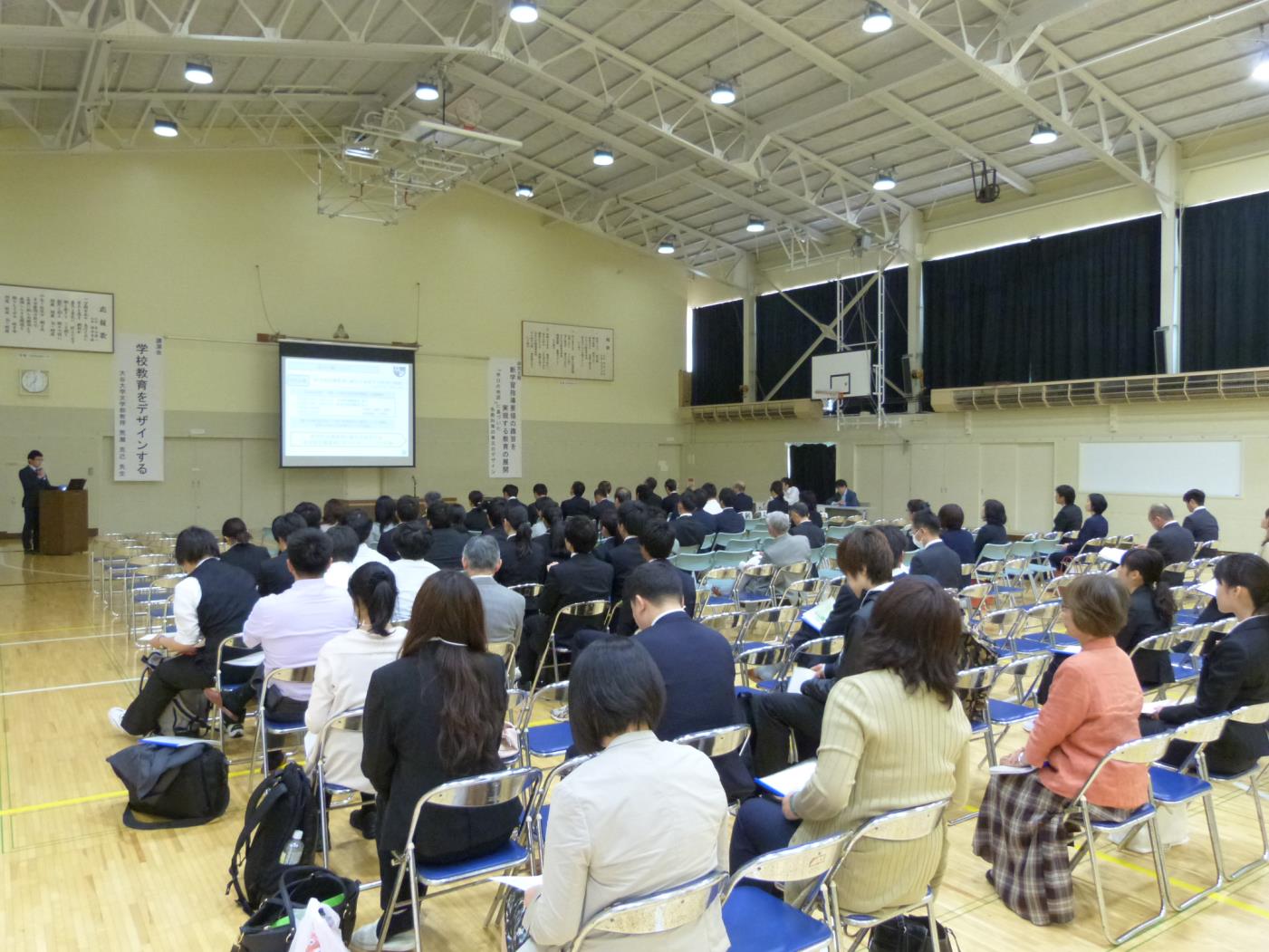 教育大附属函館中研究大会開会式