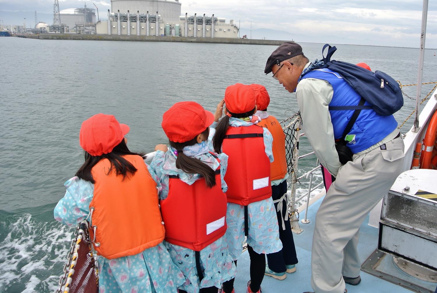 石狩市内小学小樽開建みなと見学会