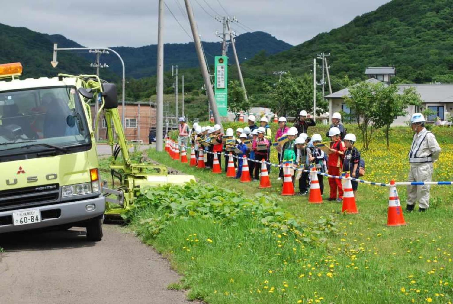 泊小茅沼建設草刈作業見学