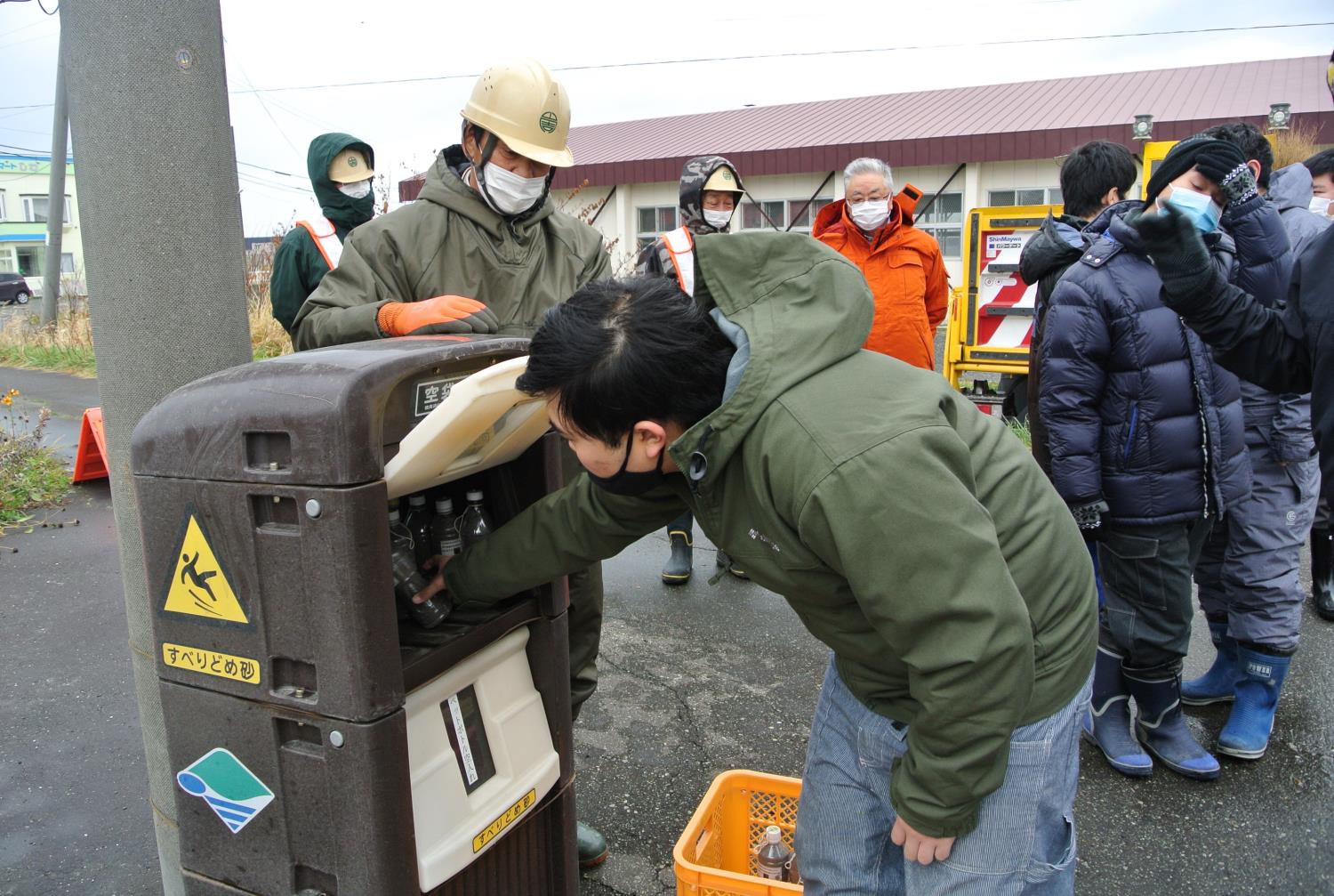 稚内養護砂入りペットボトル設置
