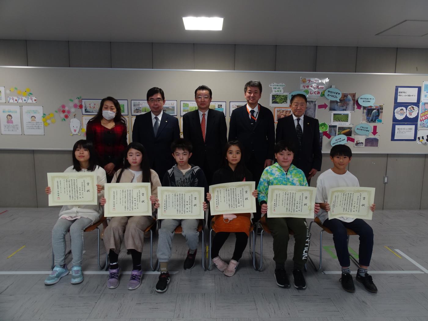 資生館小税の表彰６年生書道