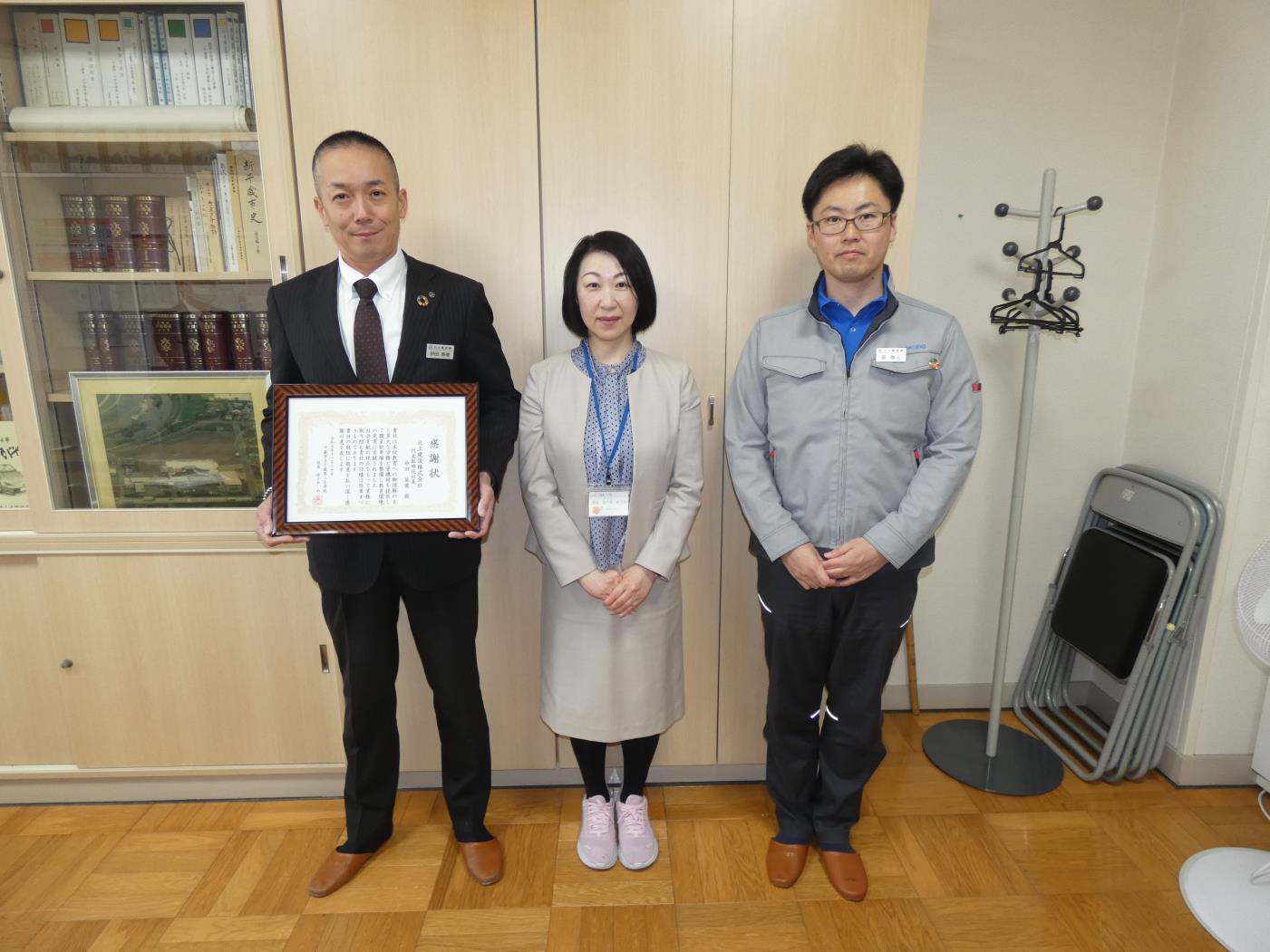 北土建設が千歳第２小から感謝状