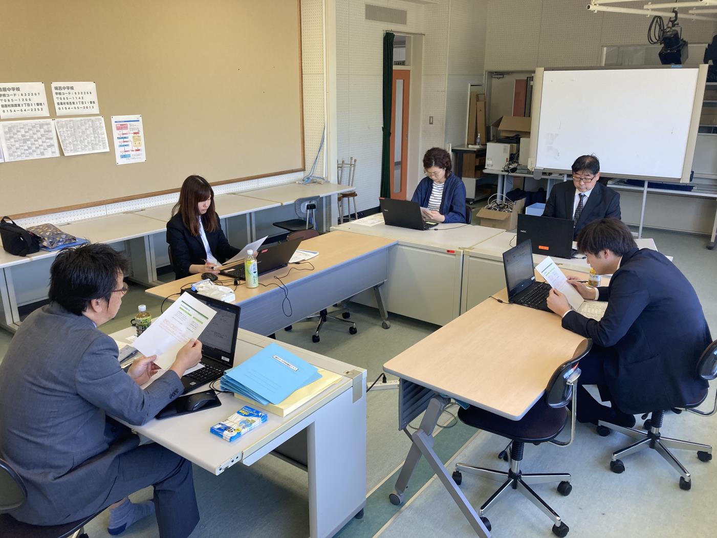 鶴居村共同学校事務室