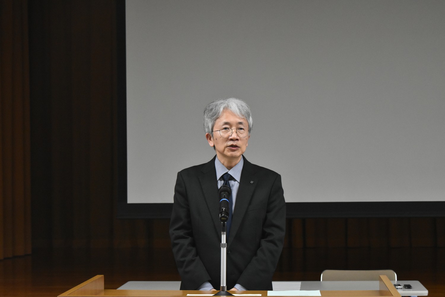 道図書館振興協議会（挨拶する岸本会長）