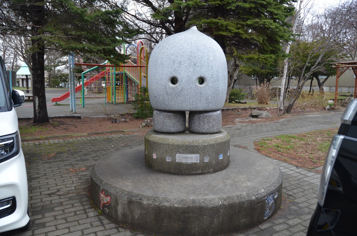 ＤＯＮＧＵＲＩモニュメント