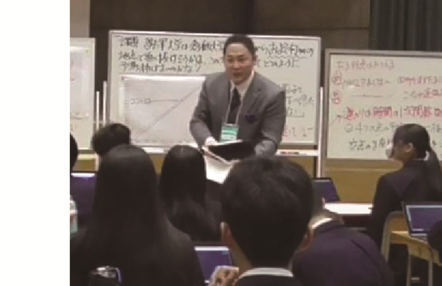 乗り入れ授業をする赤本主事