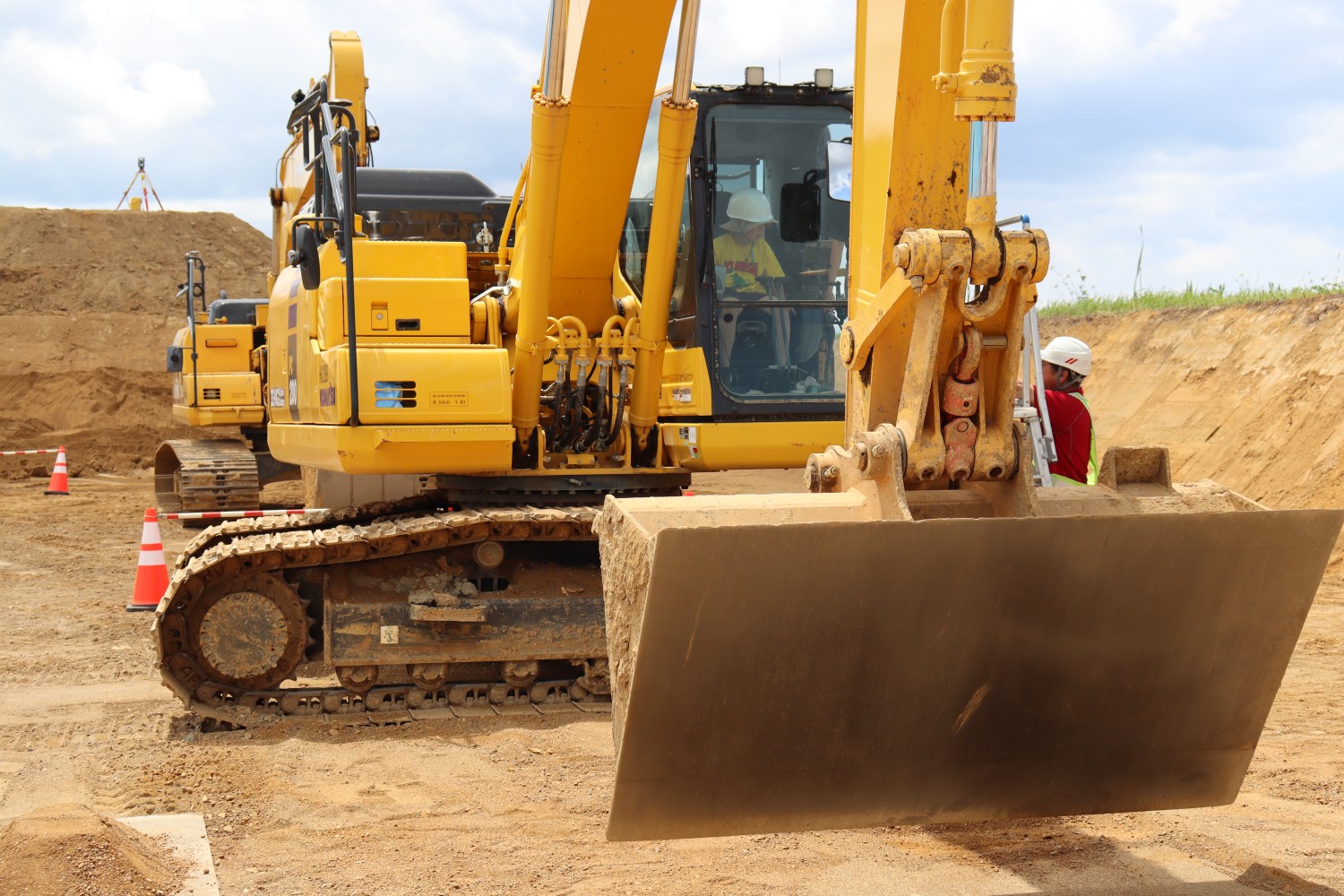 小平町の小学校が現場見学会に参加