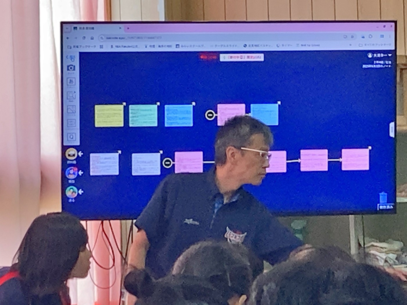 レポート・北見南中ＡＩ活用授業を指導する大浦教諭